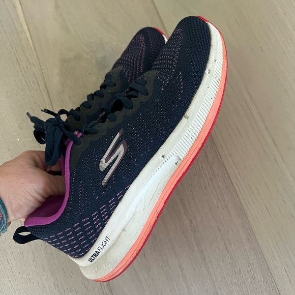 Skechers cooled Gogo mat Women's Navy and Pink Sneakers size 6.5 - Picture 2 of 7